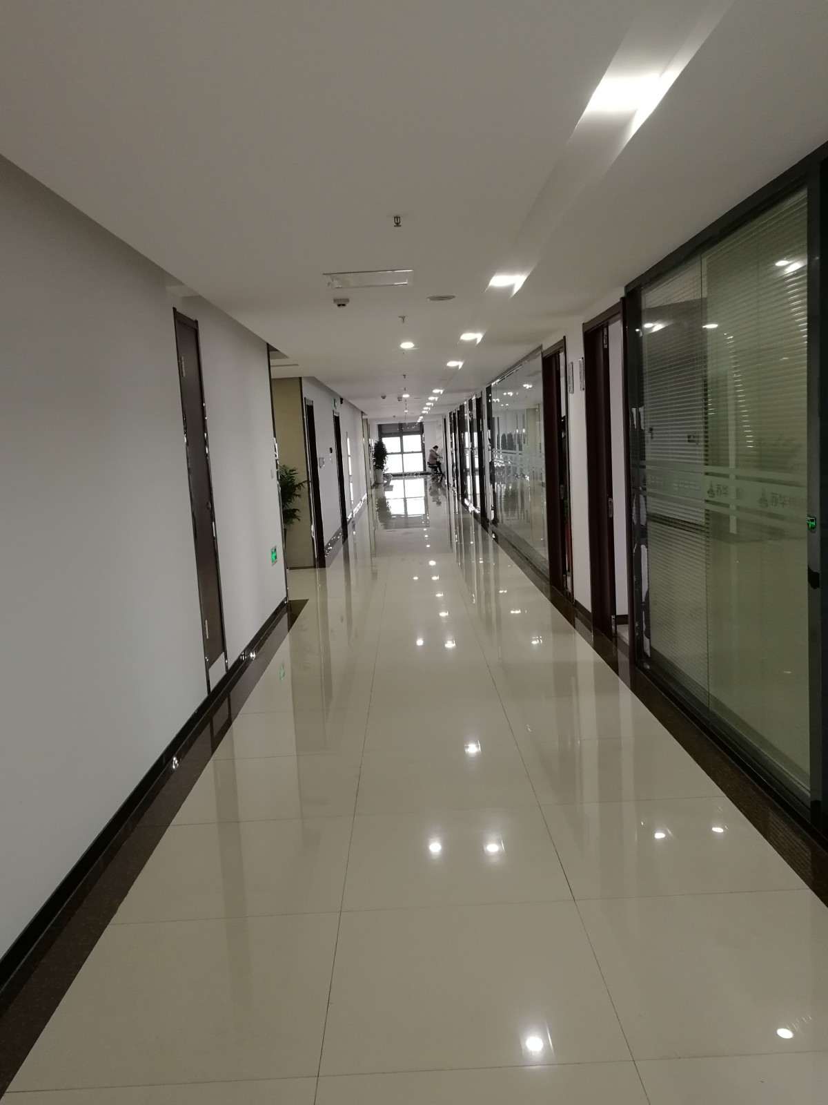 办公区走廊